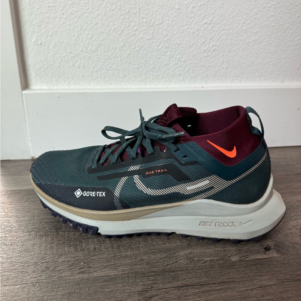 Nike Women’s Pegasus Trail GORE-TEX Waterproof Trail Shoes